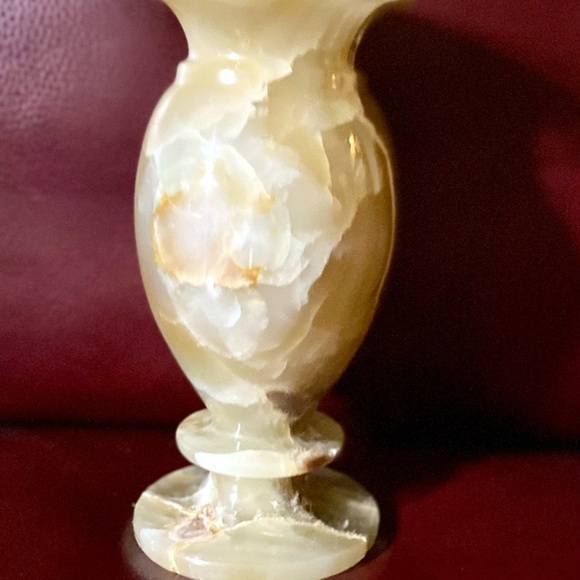 Decorative Onyx Vase 9” Hight hand caved multi-colors - Picture 3 of 10